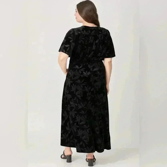 NWOT POLAGRAM  Black Floral Faux Wrap Velvet Maxi V-Neck Dress | size 3XL - Picture 10 of 10